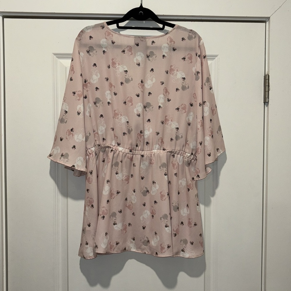 torrid Pale Pink Floral Wrap Peplum Top - Picture 9 of 10